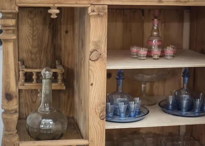 Kafka Stone House Emporeiós