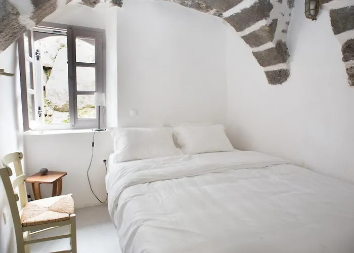 Kafka Stone House * Emporeiós